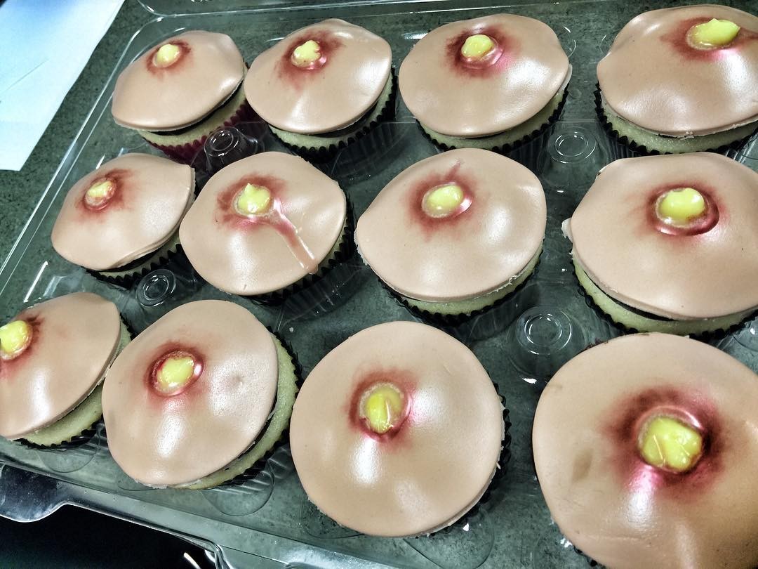 Cupcake de espinha da Blessed by Baking (Foto: Reprodução/Instagram)
