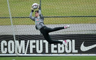 Grohe reencontra Grêmio em nova fase e se põe à disposição para quarta