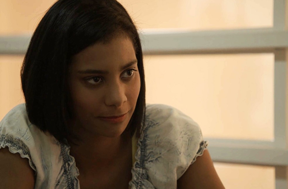 Irene fica sabendo da verdade (Foto: TV Globo)