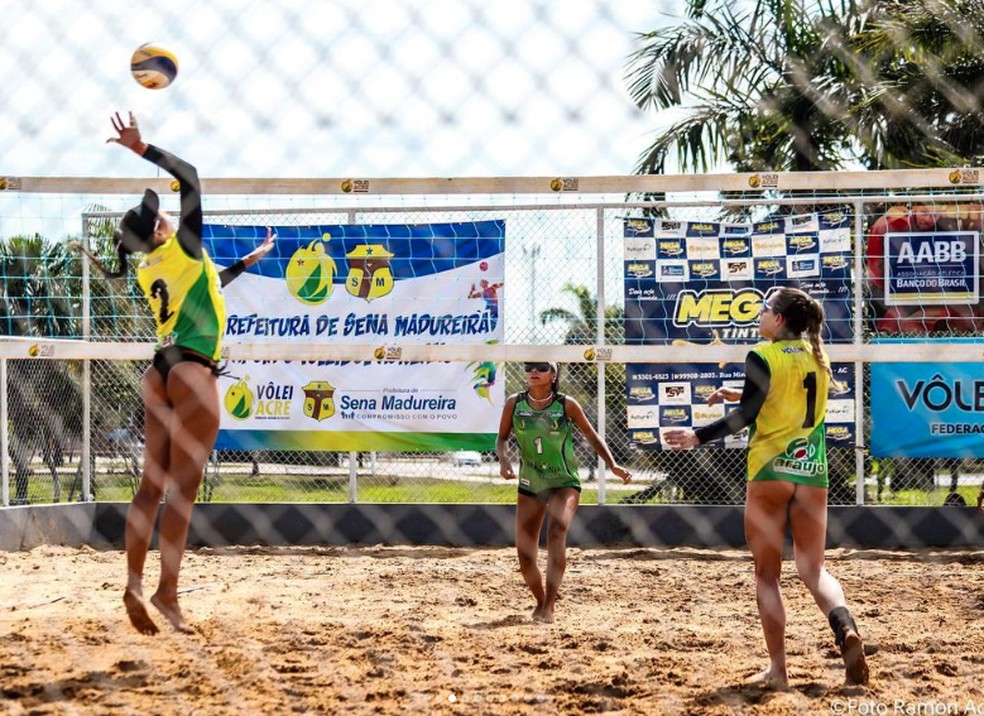Ynara Fernandes e Quemile Souza vencem dupla do Amazonas em decisão do Circuito Amazônia de Vôlei de Praia Feminino — Foto: Arquivo pessoal/Ramon Aquim