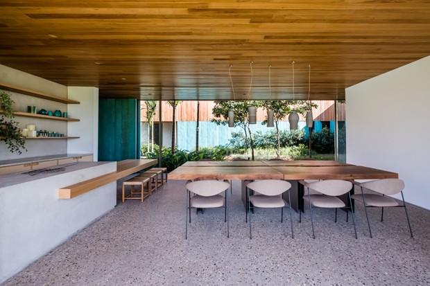 Materiais naturais decoram em casa de campo de 900 m² no interior de São Paulo (Foto: Nathalie Artaxo)