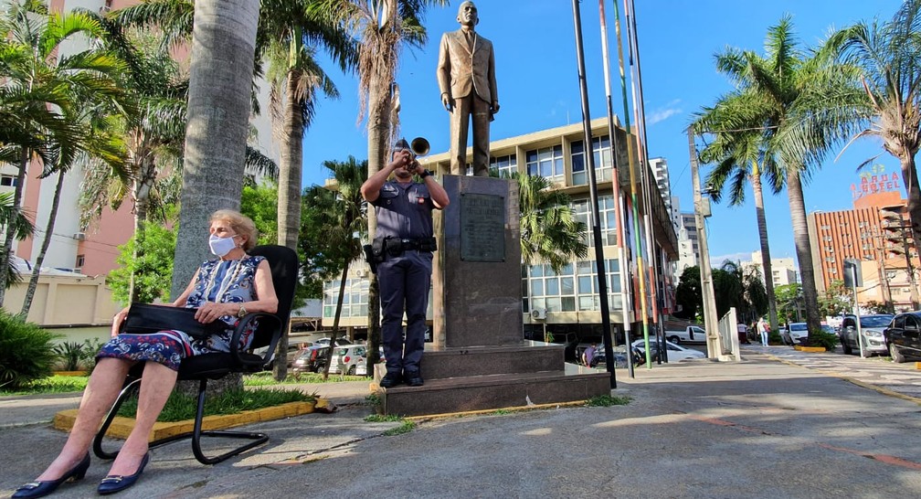Ato simbólico lembrou o 56º aniversário de falecimento do ex-prefeito Florivaldo Leal, em Presidente Prudente (SP) — Foto: Wellington Roberto/g1