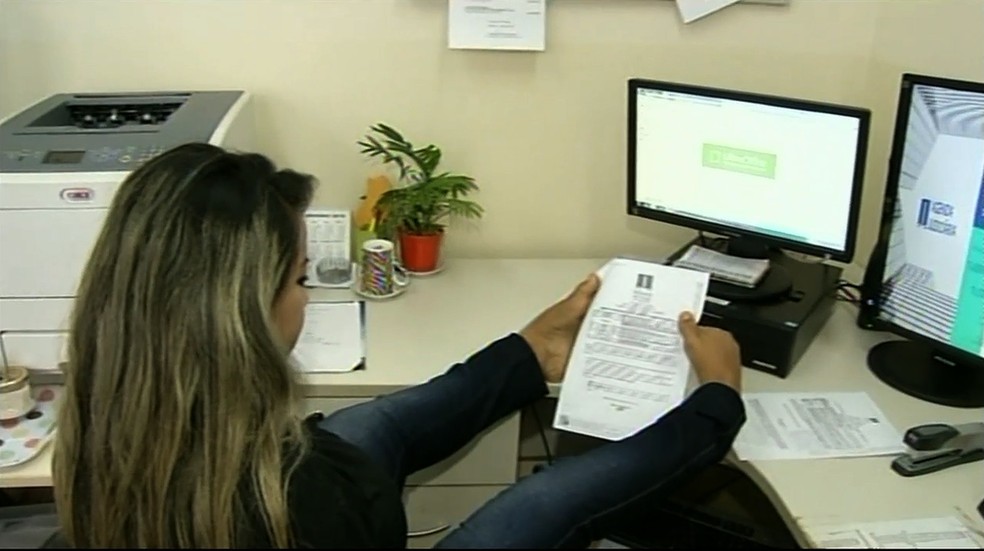  Kathrein Moura Faria  funcionria pblica e trabalha no Frum de Anpolis, Gois (Foto: TV Anhanguera/ Reproduo)