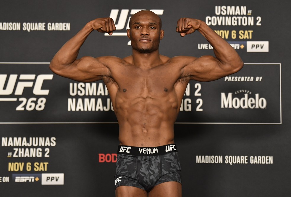 Kamaru Usman foi o primeiro atleta a se apresentar para a pesagem oficial do UFC 268 — Foto: Getty Images