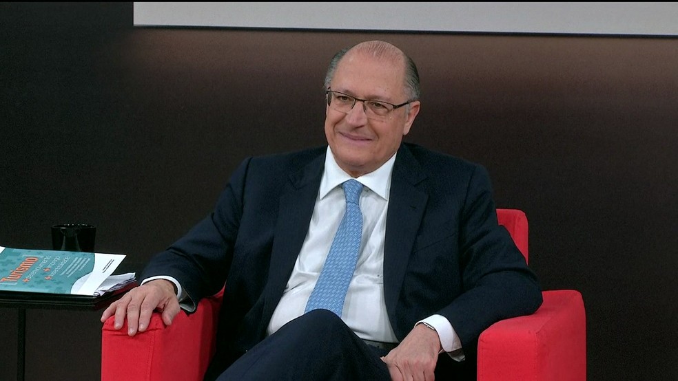 O pré-candidato do PSDB à Presidência, Geraldo Alckmin, durante entrevista à GloboNews (Foto: Reprodução/TV Globo)