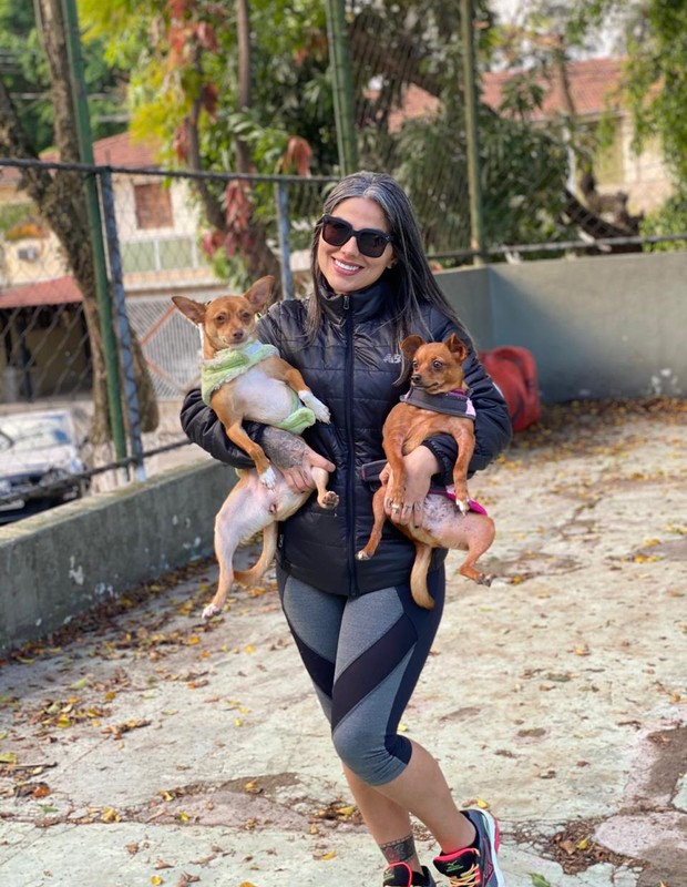 Vanessa Mesquita com cães da sua ONG Pet Van (Foto: Arquivo Pessoal)