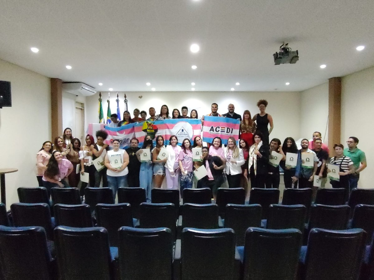 Trans e travestis recebem nova certidão de nascimento com retificação do nome em Juazeiro do Norte, no Ceará - Globo