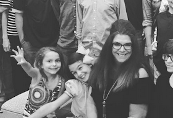 A jovem Suri Cruise, filha de Tom Cruise e Katie Holmes, em uma reunião de família (Foto: Instagram)