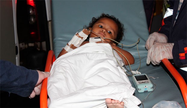 Deyse Kelly Félix da Silva, de 2 anos, ainda foi socorrida com vida (Foto: Marcelino Neto)