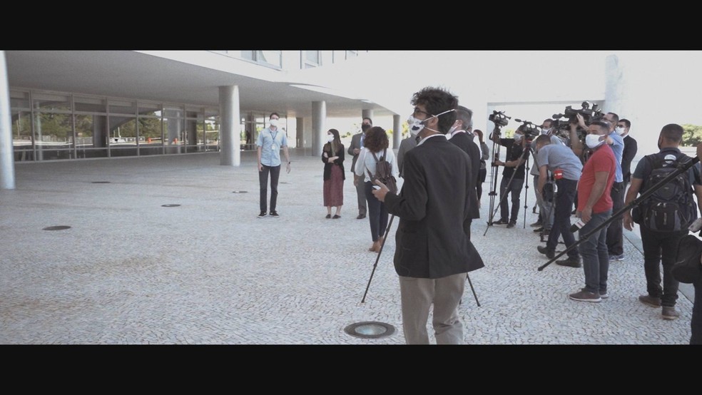 Documentário 'Cercados' mostra desafios e bastidores da imprensa durante a cobertura da pandemia — Foto: Divulgação/Globoplay