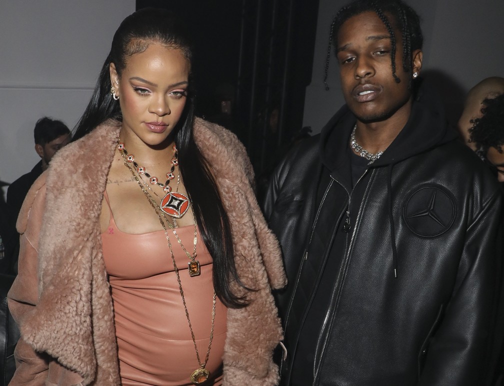 Rihanna e A$AP Rocky na Paris Fashion Week — Foto: Vianney Le Caer/Invision/AP