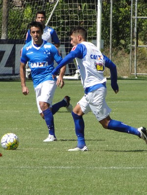 Lucas é titular em treino, enquanto Cruzeiro aguarda CBF por Robinho
