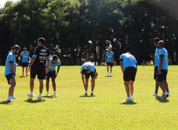 Grêmio faz treino no dia do jogo em Passo Fundo com presença da torcida