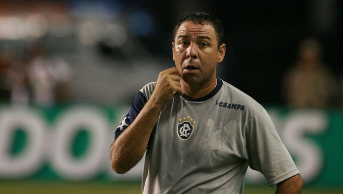 Artur Oliveira era o treinador do Remo no confronto contra o Fla (Foto: Marcelo Seabra/O Liberal)