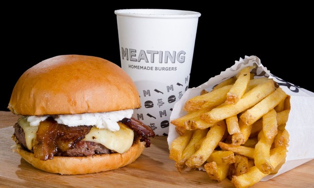 MEATING HOMEMADE BURGERS