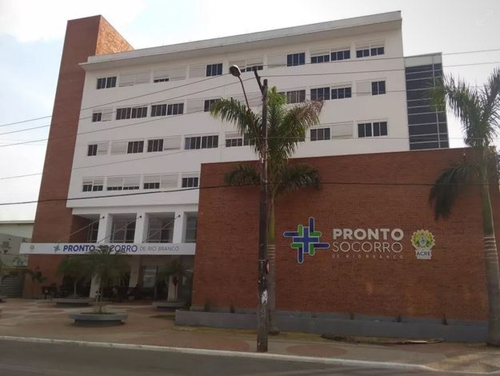 Maria Anuzia foi levada em estado grave ao Pronto Socorro de Rio Branco — Foto: Alcinete Gadelha/G1 