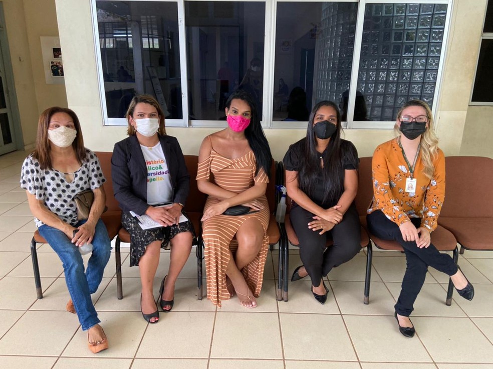 Acompanhada de equipe do CAV, transexual foi à delegacia registrar ocorrência após ser constrangida no AC — Foto: Arquivo/MP-AC