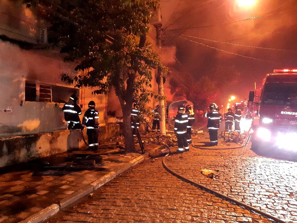 Segundo Prefeitura, estrutura do almoxarifado n&atilde;o foi comprometida &mdash; Foto: Corpo de Bombeiros/Divulga&ccedil;&atilde;o