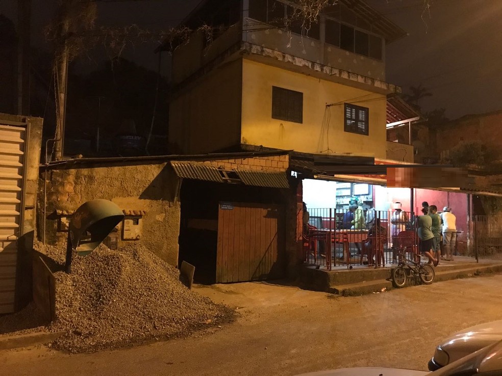 Drogas estavam escondidas no telhado no bairro Quitandinha (Foto: Polícia Militar | Divulgação)