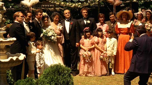 A festa de casamento da cena inicial de O Poderoso Chefão (1972) (Foto: Reprodução)