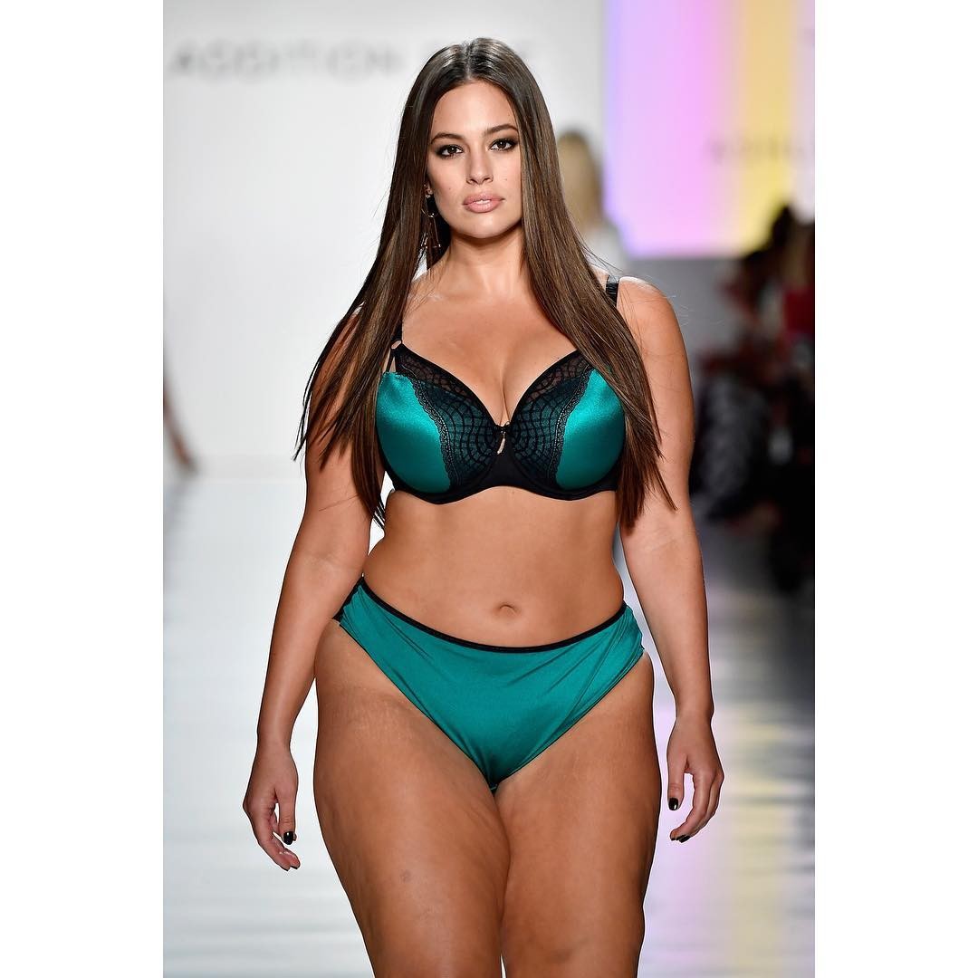 Modelos masculinos plus size recriam campanha com Kardashians