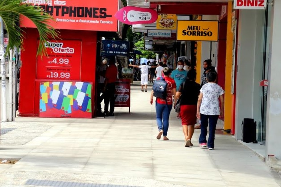 Rua no centro de Natal (RN), Cidade Alta, comércio, calçada, movimentação — Foto: Alex Régis