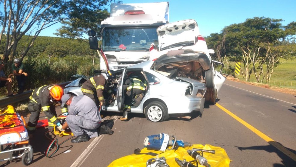 Acidente entre três veículos ocorreu em Parapuã — Foto: Cristiano Nascimento/FM Metrópole/Cedida