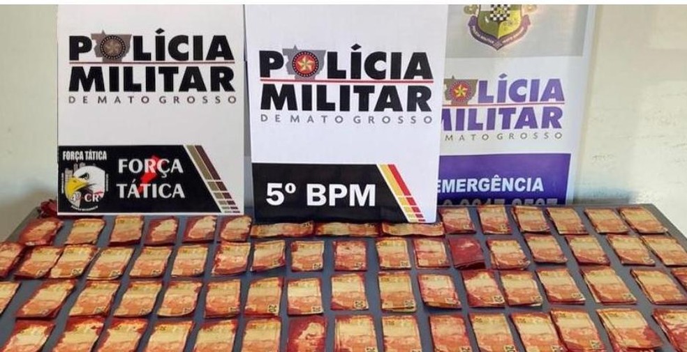 Parte do dinheiro furtado dos caixas eletrônicos foi recuperado — Foto: Polícia Militar