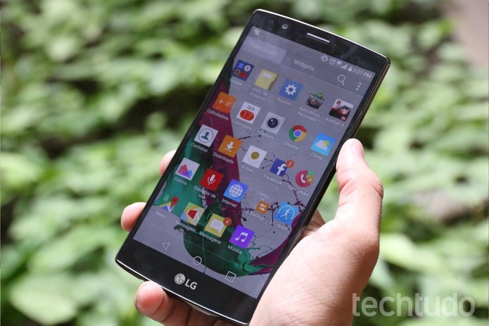 LG G4 possui tela gigante com proteção Gorilla Glass 3 (Foto: Luciana Maline/TechTudo)