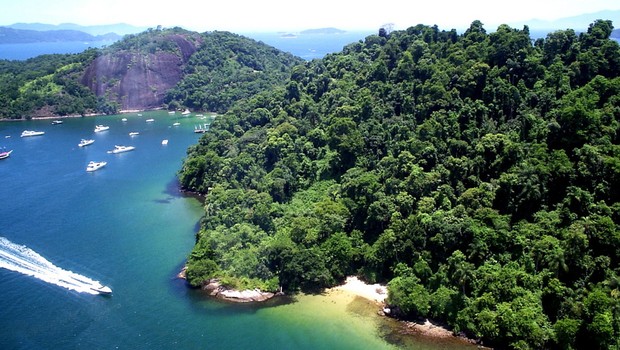 Ilha situada no litoral de Angra dos Reis, no Rio de Janeiro, que está à venda por R$ 28,1 milhões (Foto: Reprodução/Facebook)