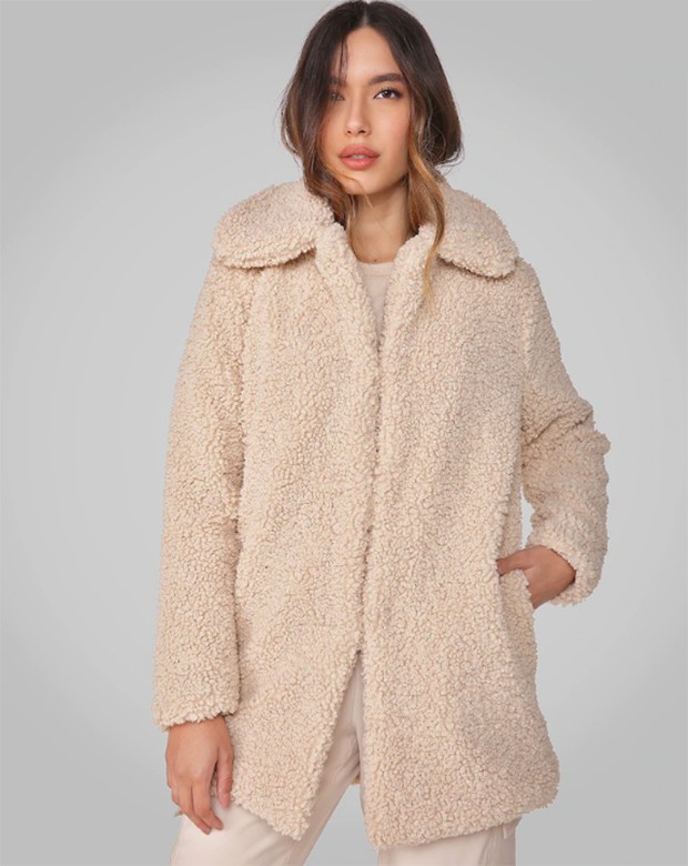 11 casacos de pelúcia para aquecer seu inverno com estilo (Foto: Reprodução)