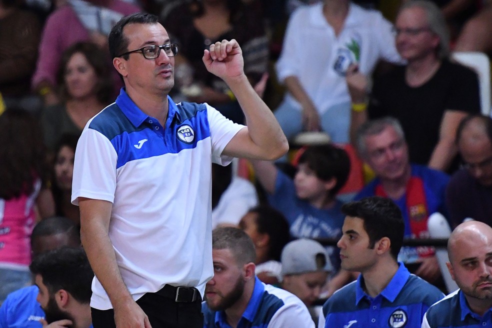 César Guidetti apostou em novatos (Foto: Divulgação / LNB)