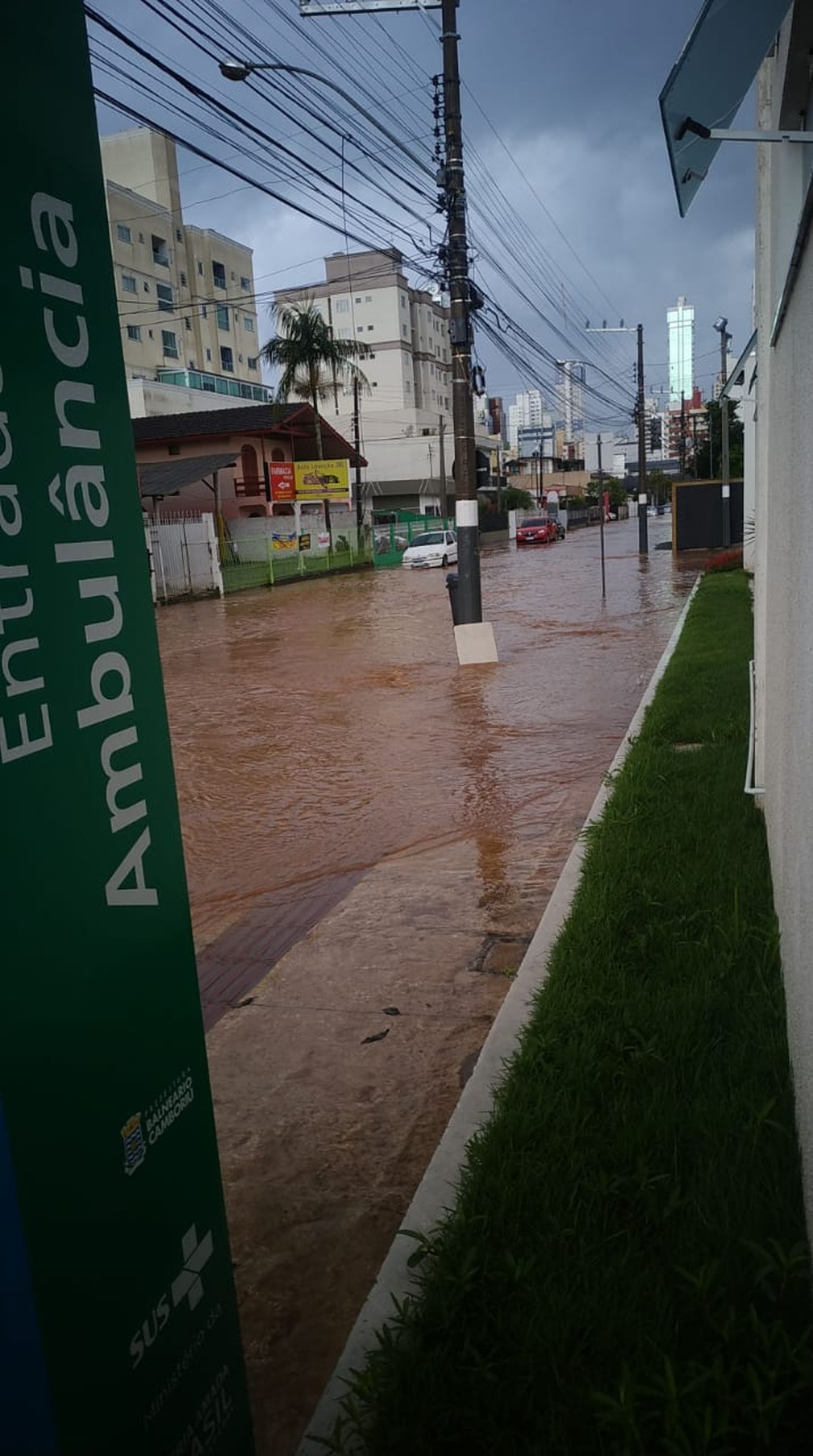 Balneário Camboriú (SC) registrou alagamentos e deslizamentos neste domingo (27) — Foto: Divulgação/Balneário Camboriú