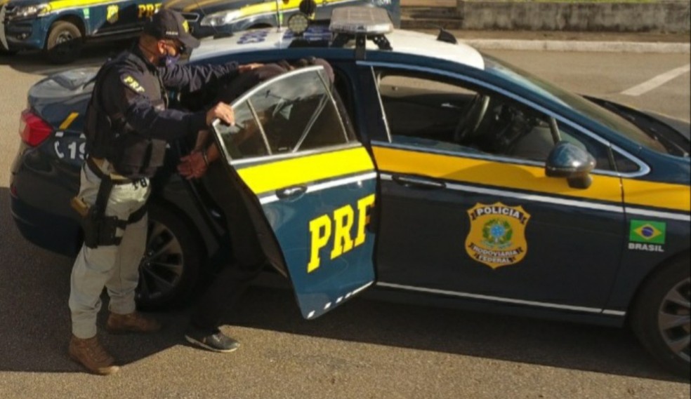 Kennedy Ramon Alves Linhares foi preso pela PRF na Bahia enquanto fugia para Santa Catarina — Foto: Divulgação/Polícia Rodoviária Federal