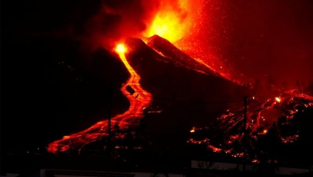 Vulcão (Foto: Reuters via BBC)