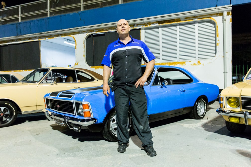 ZÃ© do Opala e seu veÃ­culo modelo SS ano 1977 na noite do Opala no SambÃ³dromo de SÃ£o Paulo (Foto: Celso Tavares/G1)