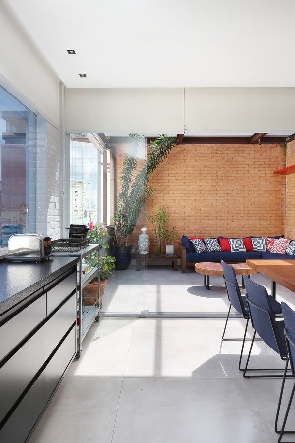 Após reforma, triplex ganha suíte ampla e área de lazer no rooftop (Foto: Mariana Orsi)