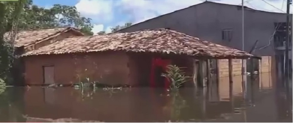  No bairro Santa Rosa, localizada no Núcleo Marabá Pioneira, uma das áreas mais baixas do município,algumas casas estão apenas com o telhado para fora da água.  — Foto: Reprodução/TV Globo
