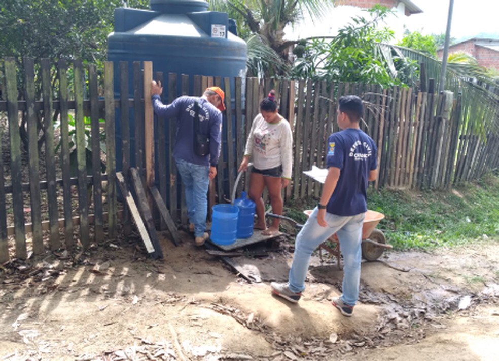 Defesa Civil tem feito abastecimento às famílias — Foto: Arquivo/Defesa Civil