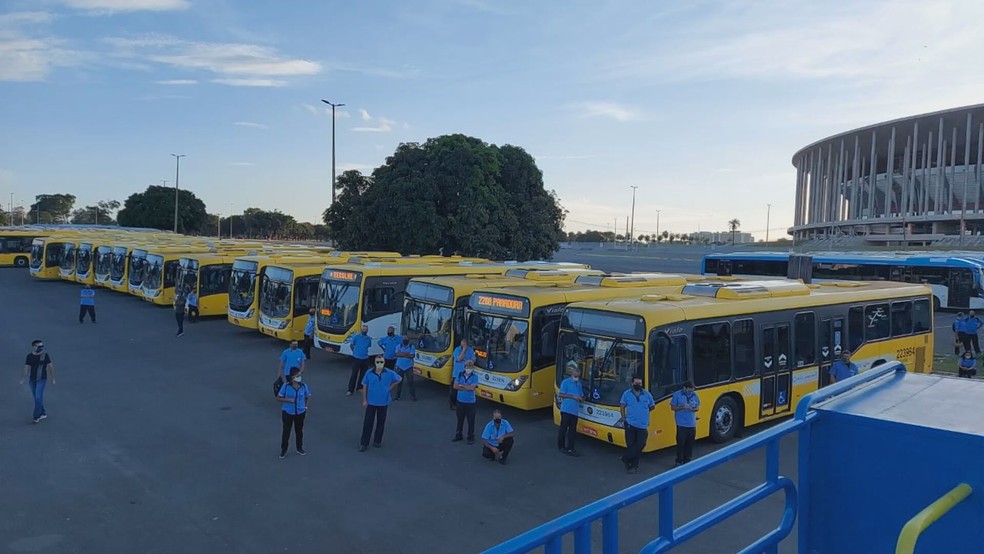 Rodoviários se reúnem em estacionamento do Estádio Nacional Mané Garrincha em protesto pela vacina contra Covid  — Foto: Arquivo pessoal 