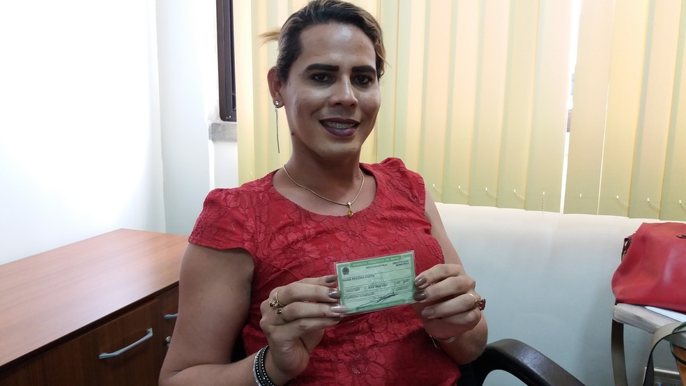 Quero ser chamada de senhora', diz travesti sobre nome social no t&iacute;tulo de  eleitor | Amap&aacute; | G1