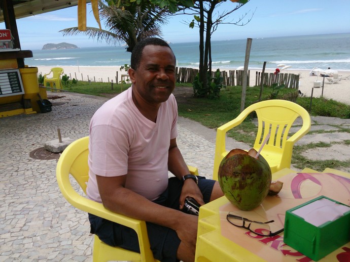 Pai de Elias, criado em distrito que tem um Fla, quer permanência do filho