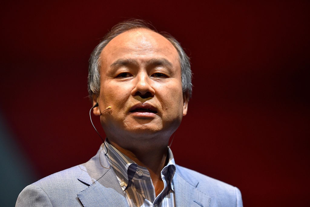 CHIBA, JAPAN - JUNE 18:  Masayoshi Son, chairman and chief executive officer of SoftBank Corp speaks during the news conference on June 18, 2015 in Chiba, Japan. Softbank Corp. announced that its humanoid product, Pepper, developed by the company's Aldeba (Foto: Getty Images)