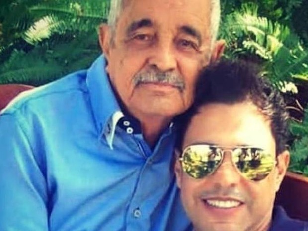Zezé Di Camargo e o pai, sr. Francisco (Foto: Reprodução/Instagram)