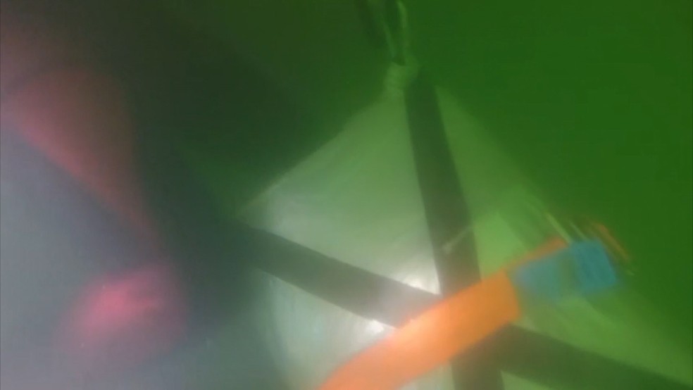 Droga apreendida em casco de navio atracado no Espírito Santo. — Foto: Reprodução/TV Gazeta