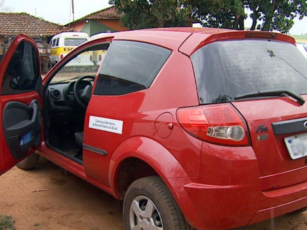 Prefeitura de Santa Cruz da Esperança renovou frota com carros doados pela Receita Federal (Foto: Antônio Luiz/EPTV)
