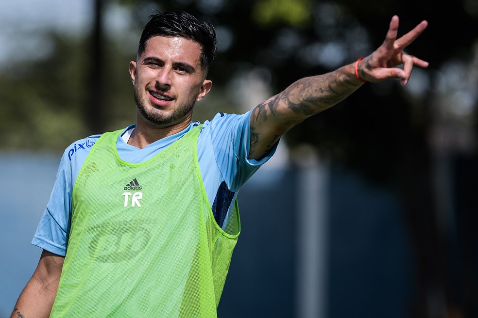 Léo Pais volta a treinar com elenco do Cruzeiro — Foto: Gustavo Aleixo/Cruzeiro