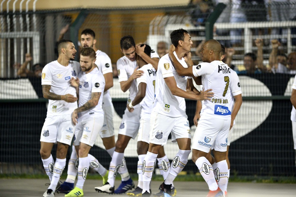 Palmeiras mira dois destaques do Santos para 2020