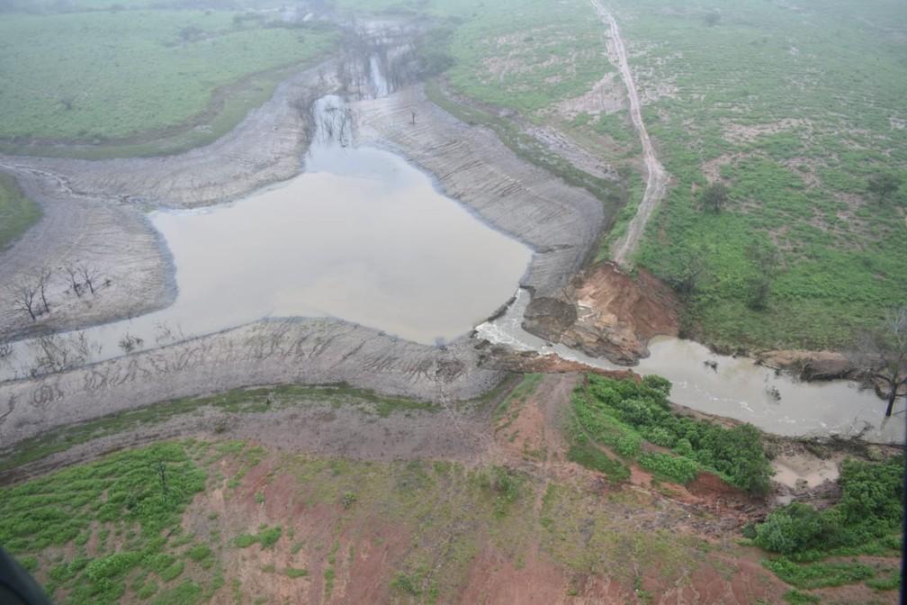Imagens aéreas mostram rompimento de barragem na Bahia — Foto: Secom/GOVBA