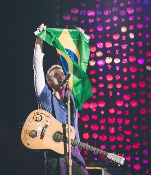 Pela quinta vez no Brasil com o Coldplay, Chris Martin já é de casa (Foto: Camila Cara/T4F/Divulgação)